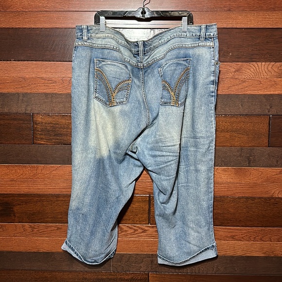 Cato Stretchy Light Blue Jean Capris - Picture 6 of 9